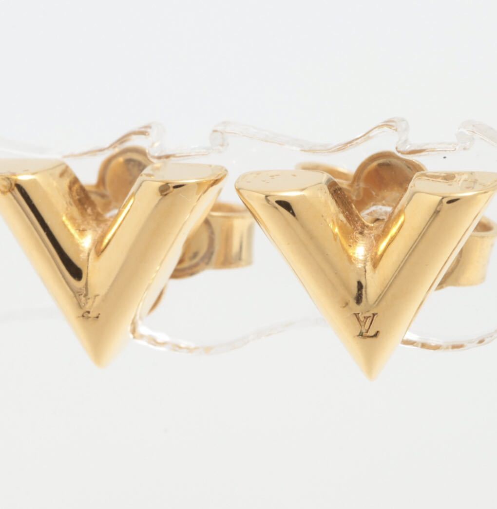 Shop Louis Vuitton Essential v stud earrings (M68153) by yutamum