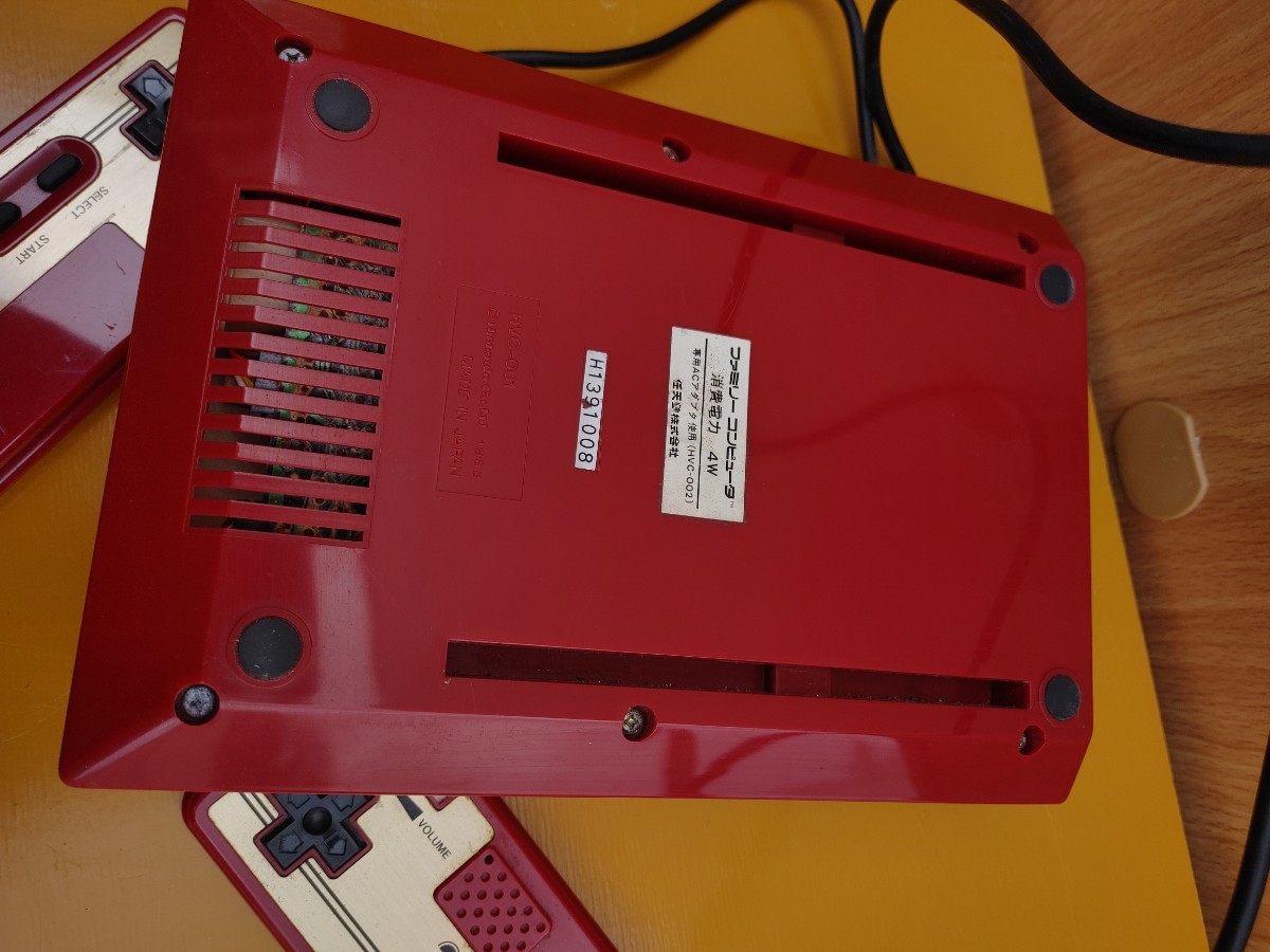 最初期型 ファミコン 本体 四角ボタン 任天堂 ファミリーコンピュータ