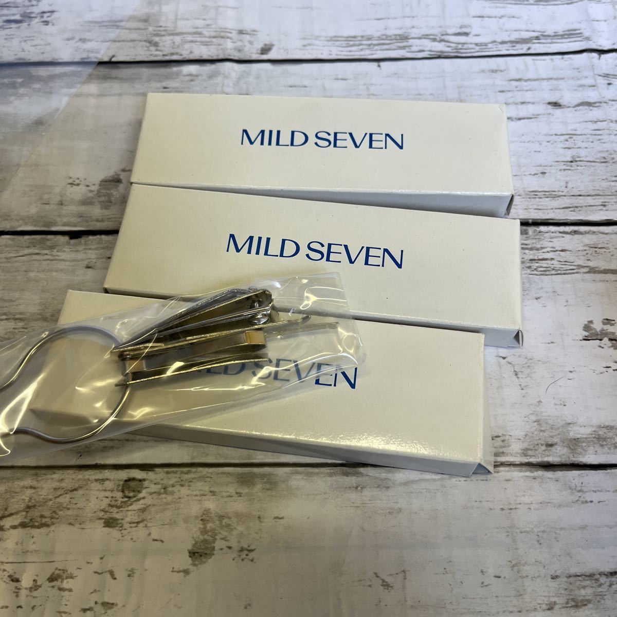 k222 MILD SEVEN マイルドセブン　エチケットセット　爪切り　爪とぎ　耳かき　毛抜き　ノベルティ タバコ　煙草　3個セット　_画像1