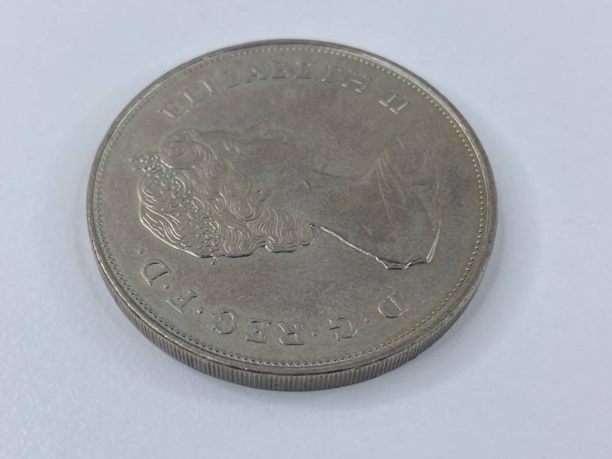 イギリス　ダイアナ結婚記念　大型コイン　エリザベス2世　1861年　直径38.4×厚さ3.2mm / 重さ28.42g　世界コイン【945S7-50】_画像8