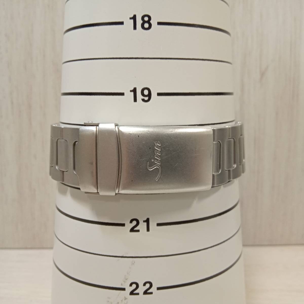 【ジャンク】 【保証対象外】Sinn ジン 自動巻 256.3001 腕時計 保存箱付き_画像5