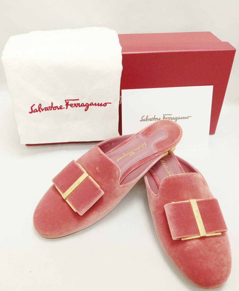 い出のひと時に、とびきりのおしゃれを！ Salvatore Ferragamo