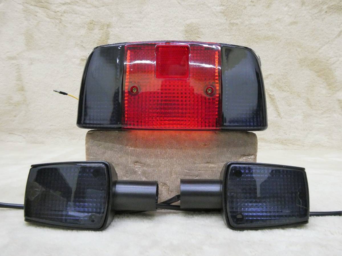 テールランプ&ウインカー 左右セット 赤黒 銀&スモーク テールランプ&ウインカー 左右セット 赤黒 銀&スモーク