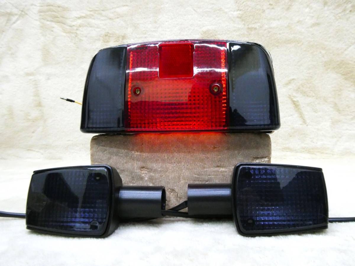 テールランプ＆ウインカー　左右セット　赤黒　銀＆スモーク　ＣＢＸ５５０Ｆ/ CBX400F 1型 2型NC07 PC04ライト 旧車 外装 BEET キジマ