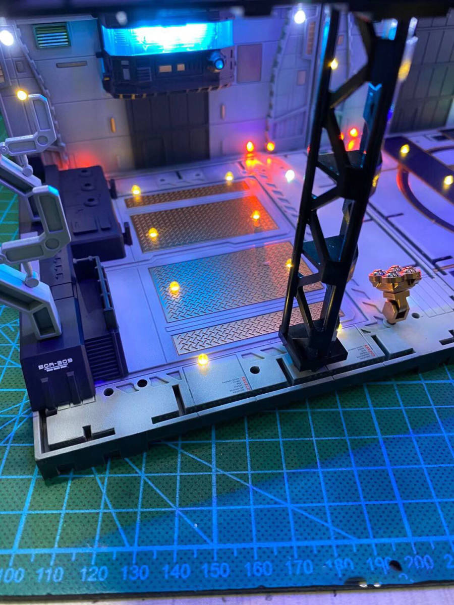 ジオラマ作品 ガンダム ダブルスペース システムベース 格納庫 ジオラマ作品 ガンダム ダブルスペース システムベース 格納庫