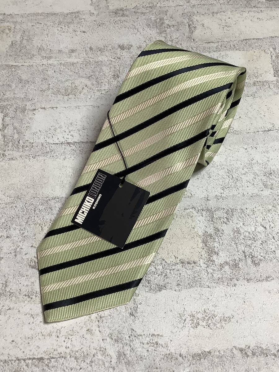 新品ミチコロンドン日本製ネクタイ ネイビーラインストライプ　黄緑の可愛いストライプ　お買い得サービス シルク100%_画像1