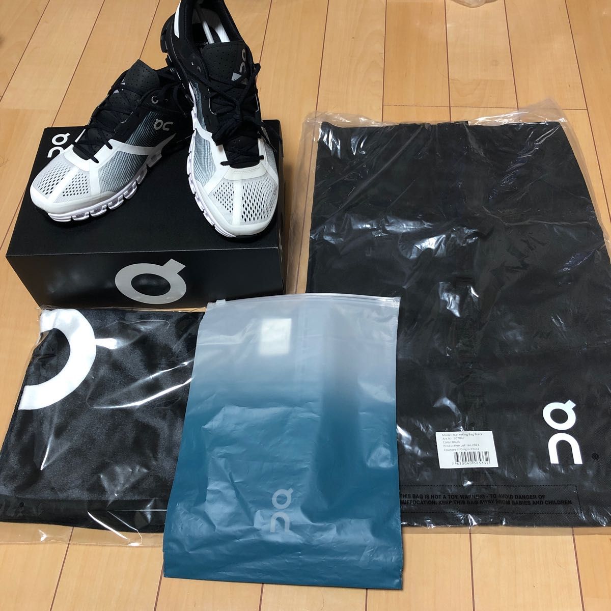 偉大な 新品 オン チャージド パスート3 (ON) ランニングシューズ
