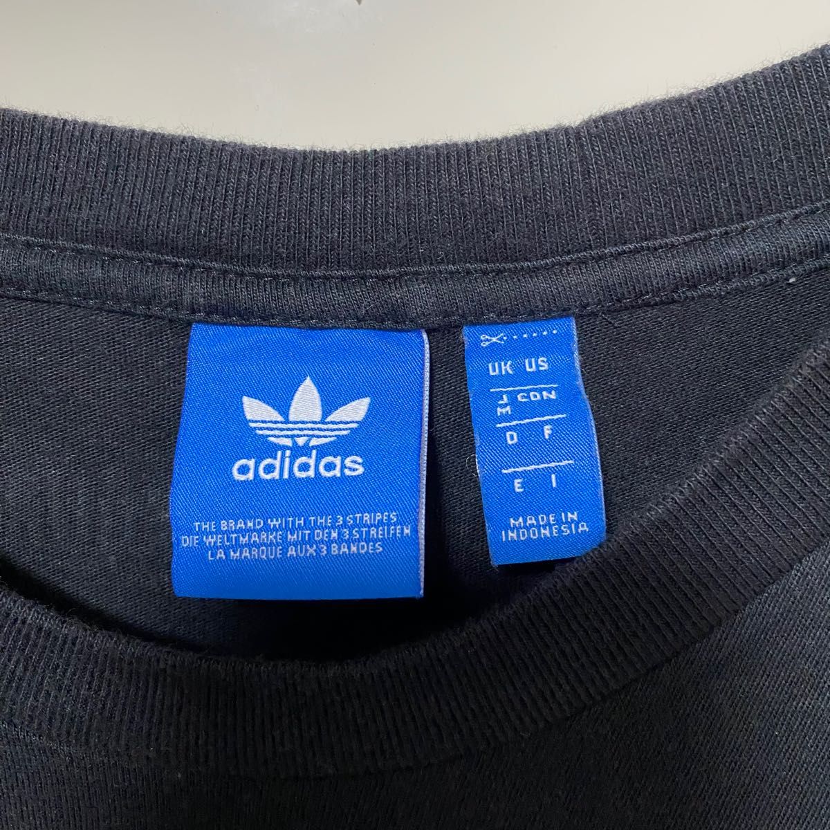 adidas/アディダスオリジナルス　メタリカ　ロックンロール　Tシャツ　激レア　入手困難　ワールドツアー　ユニセックス　M 古着