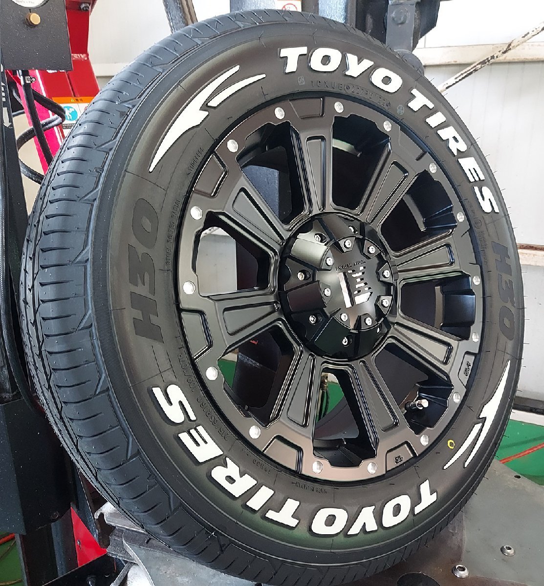 LEXXEL DeathRock!!200系ハイエース TOYO H30 215/65R16 16インチ 新品タイヤホイールセット_画像3