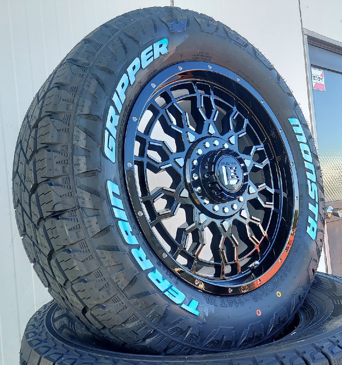 ランドクルーザー100系 シグナス ランクル 18インチ LEXXEL PreDator プレデター モンスタ テレーングリッパー 285/60R18 285/65R18_画像2