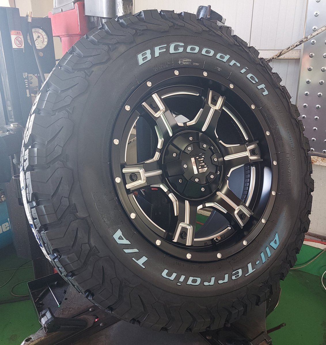 JL JK ラングラー エクスプローラー RAV4 コマンダー チェロキー 17インチ BF グッドリッチ オールテレーン 265/70R17.285/70R17.265/65R17_画像3