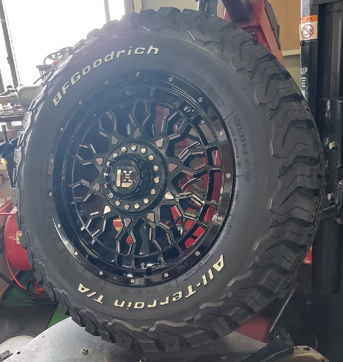 ランドクルーザー300系 18インチ LEXXEL PreDator プレデター BF Goodrich ALLTERRAIN KO2 265/65R18_画像4