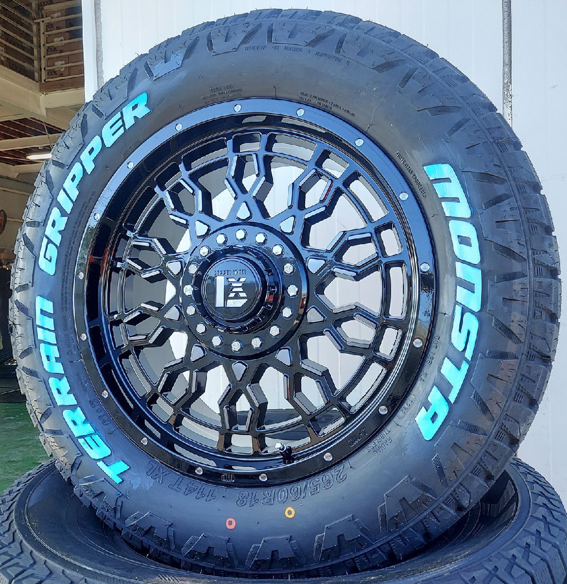 ナビゲーター エスカレード タホ サバーバン18インチ LEXXEL PreDator プレデター モンスタ テレーングリッパ 285/65R18 285/60R18_画像4