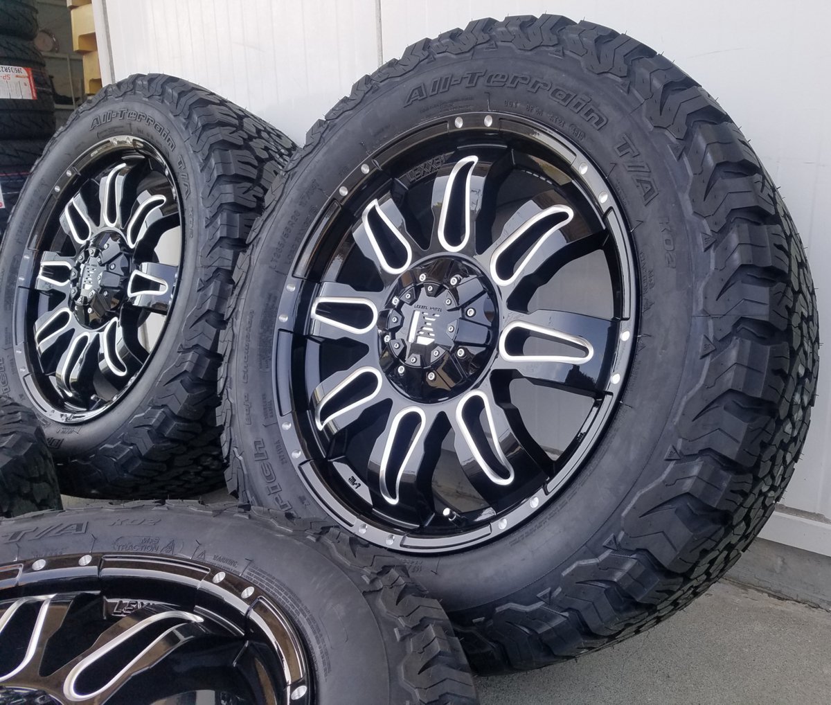 LEXXEL Balano エスカレード デュランゴ H3 ナビゲーター ランクル300 20インチ BF Goodrich KO2 275/55R20 285/55R20 35x12.50R20LT