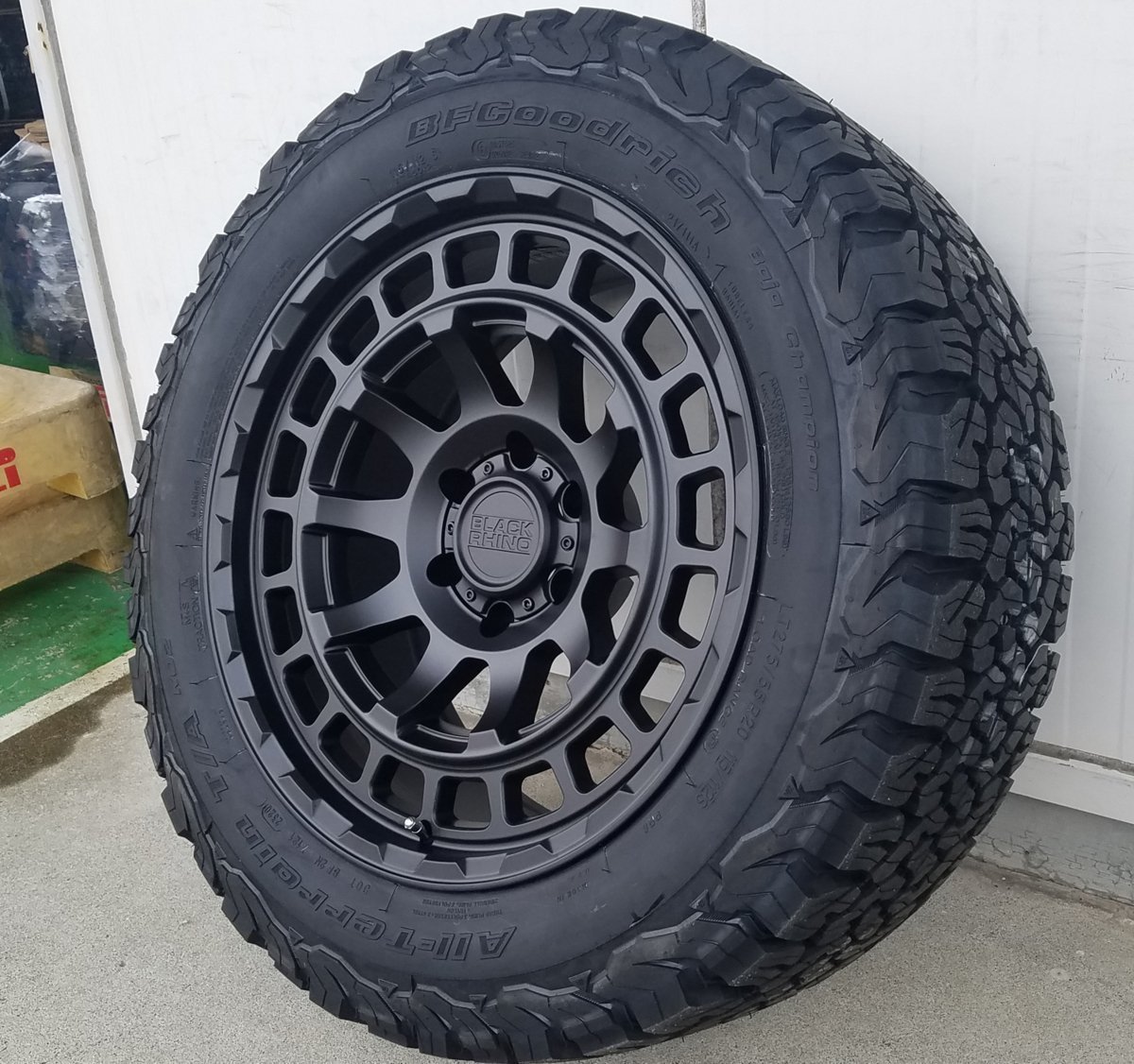 BLACK RHINO Chamber プラド ハイラックス FJ サーフ エスカ タホ BF Goodrich ALLTERRAIN KO2 275/55R20 285/55R20 35×12.50R20 20インチ_画像1