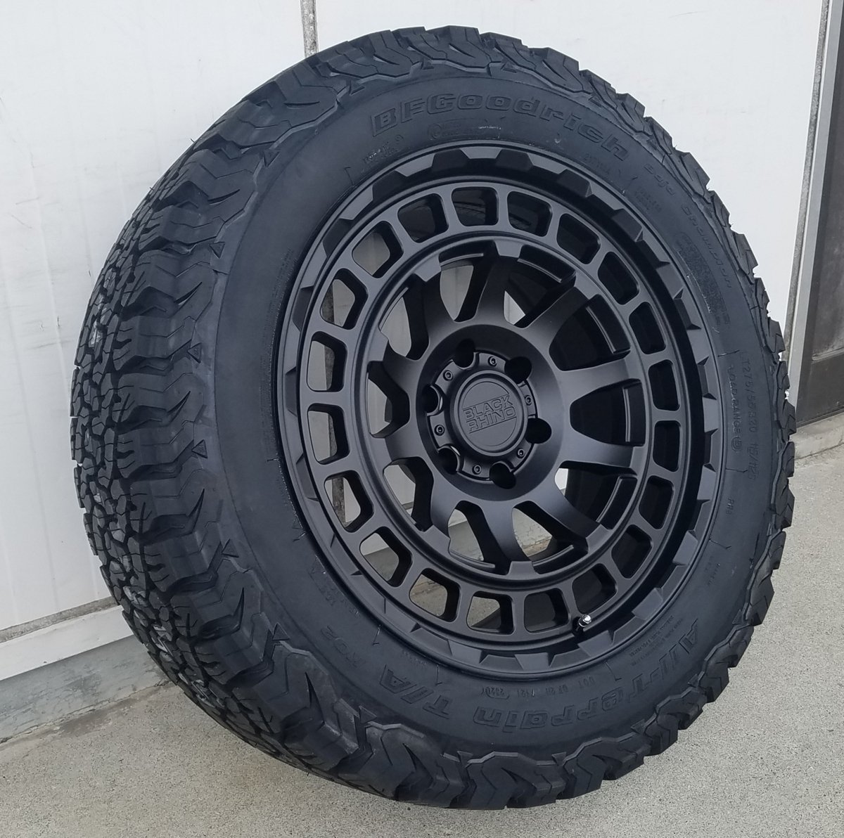 BLACK RHINO Chamber プラド ハイラックス FJ サーフ エスカ タホ BF Goodrich ALLTERRAIN KO2 275/55R20 285/55R20 35×12.50R20 20インチ_画像2