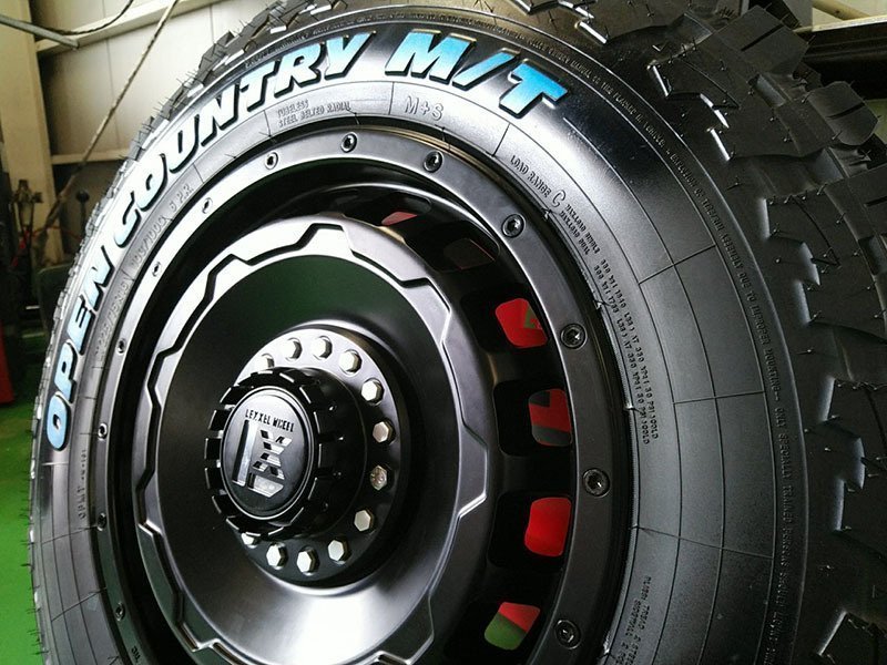 ジムニー シエラ JB74 タイヤホイール トーヨー オープンカントリーMT 225/75R16 ホワイトレター 16インチ SwaGGer_画像1