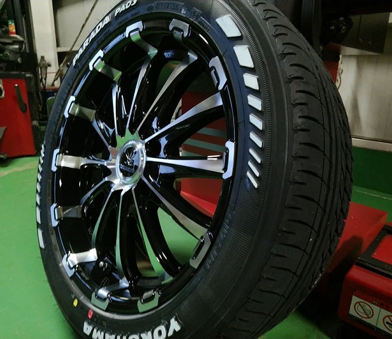 200系ハイエース Bounty Collection BD12 18インチ ヨコハマ パラダ 225/50R18 ホワイトレター タイヤホイールセット 車検対応_画像1