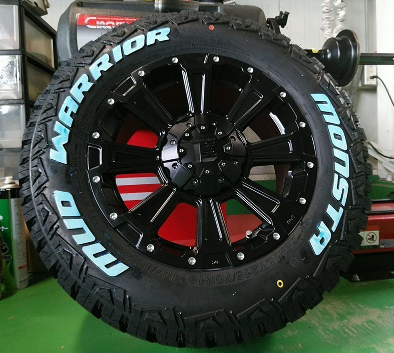 デリカD5 クロスロード エクストレイル CHR 16インチ デスロック DeathRock MONSTA モンスタ マッド 215/70R16 ホワイトレター_画像7