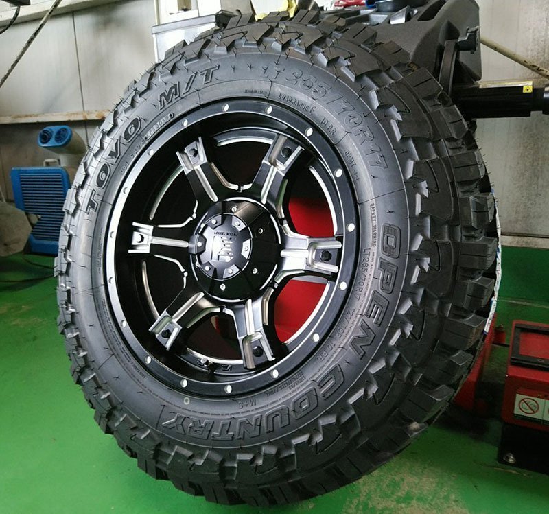 プラド ハイラックス サーフ FJクルーザー 17インチ LEXXEL OutLaw トーヨー オープンカントリー MT 265/70R17 265/65R17_画像3