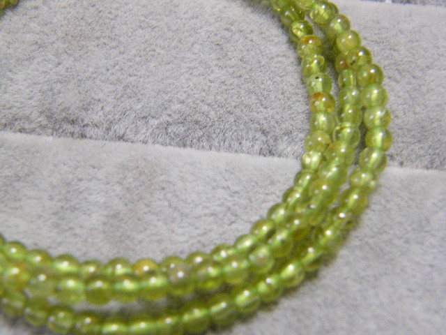 8057. natural peridot 3 ream bracele 