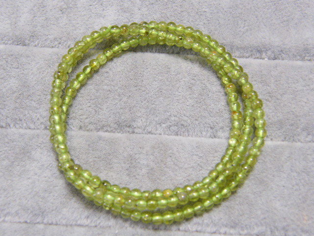 8057. natural peridot 3 ream bracele 