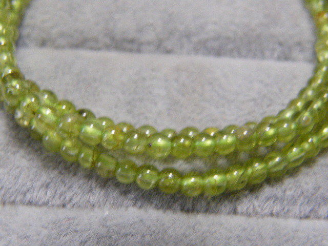 8057. natural peridot 3 ream bracele 