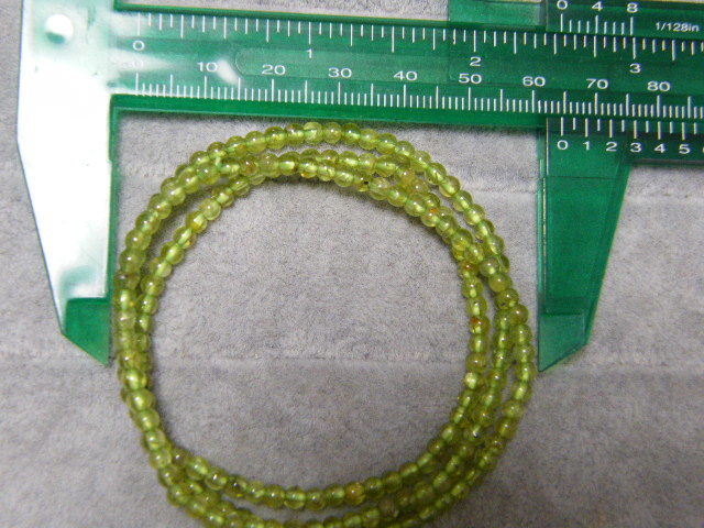 8057. natural peridot 3 ream bracele 
