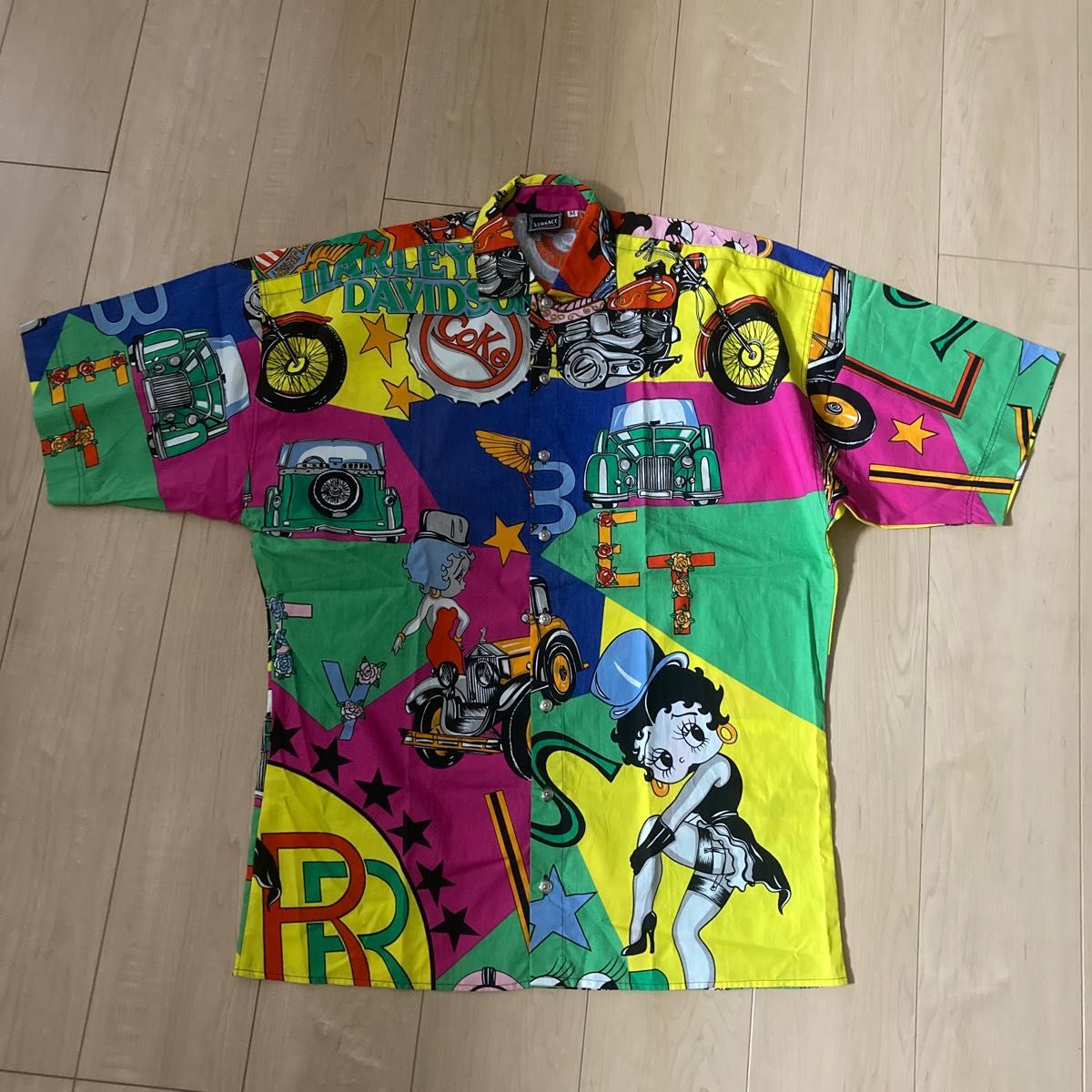 激安価格の VERSACE×bettyちゃん半袖シャツヴェルサーチベルサーチ