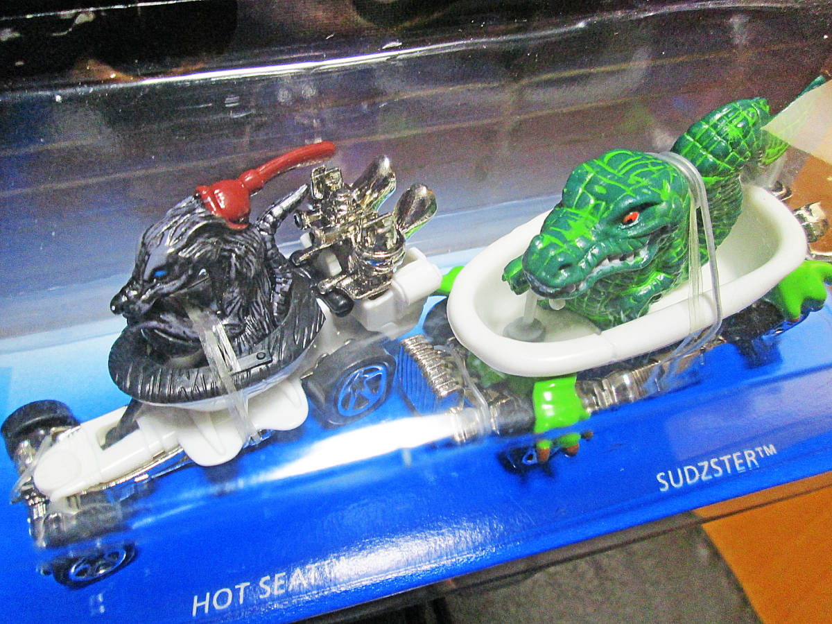 20-60代からのファッション通販 ☆ラスト☆超レア 珍品アクションパック CHUMS/トイレ SCUM 乗用車