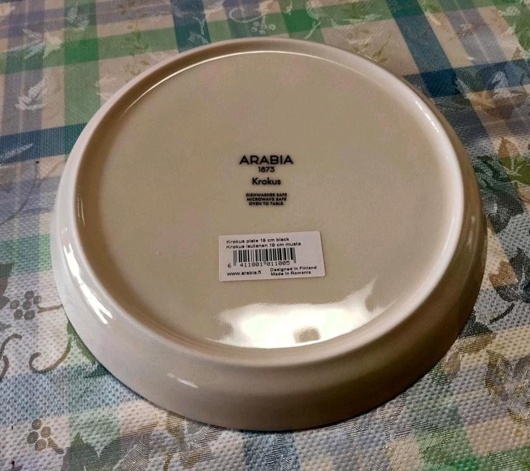 未使用  アラビア クロッカス プレート 丸皿 ブラック  ARABIA トムラ 19cm  Krokus 復刻 北欧 人気 皿