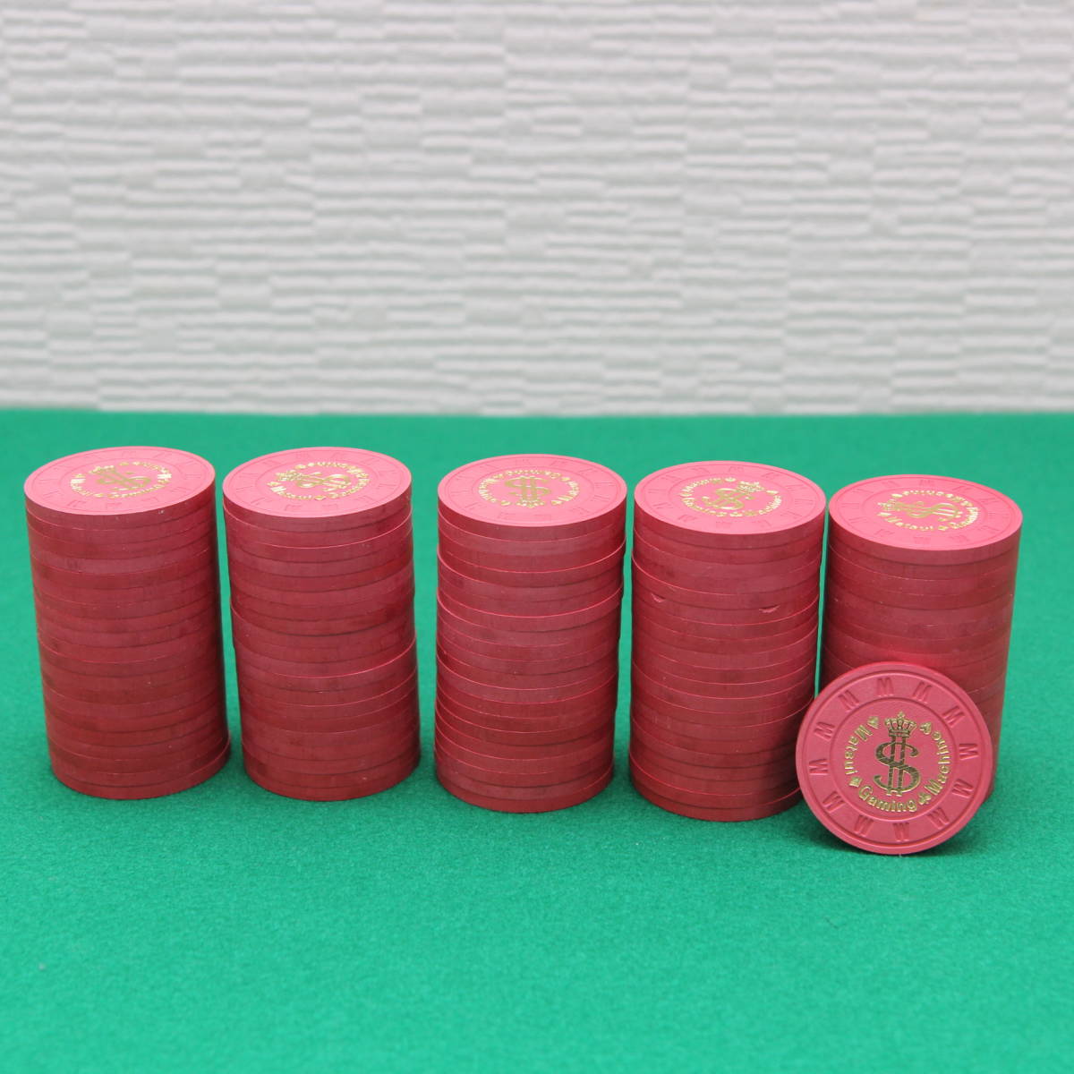美品 本格カジノチップ 100枚 クレイ コイン ルーレット ブラックジャック バカラ ポーカー POKER 粘土 赤 RED 新品同様 ＄1 ＄10 230329
