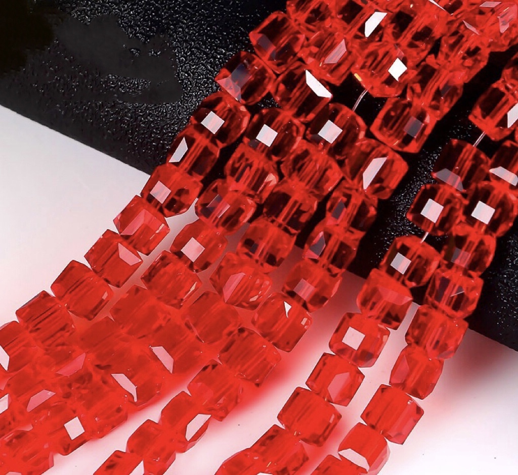 送料無料 6mm キューブ型ビーズ 四角 スクエア クリスタルガラスビーズ 素材 資材　赤色_画像1