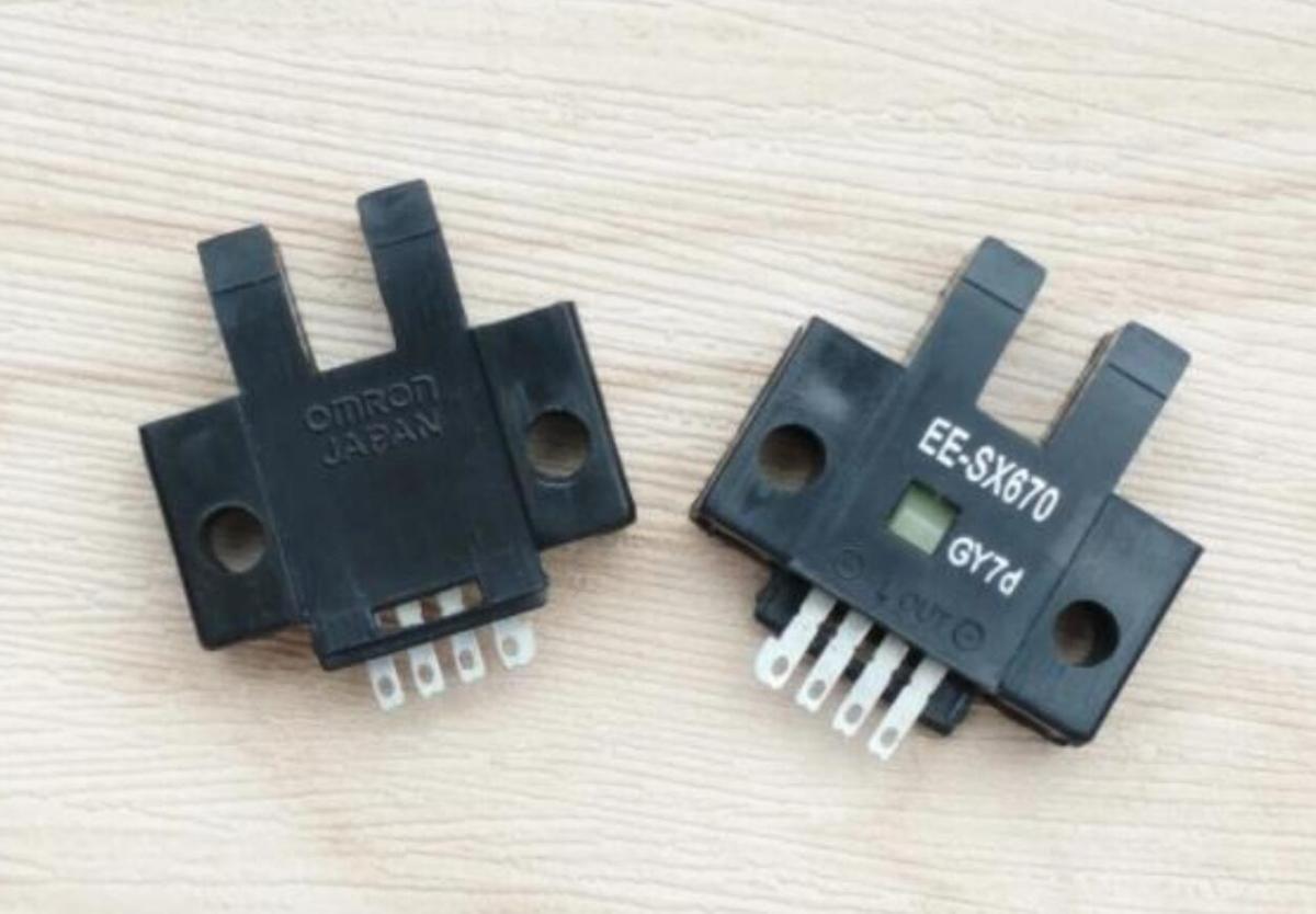 50個セット 新品★OMRON 　フォト　マイクロ　センサー EE-SX670 【 6ヶ月保証付き】
