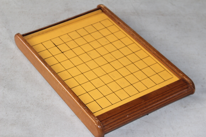 豪華で新しい 将棋・昭和レトロの珍品・携帯将棋盤と彫駒付 将棋 豪華で新しい 将棋・昭和レトロの珍品・携帯将棋盤と彫駒付 将棋