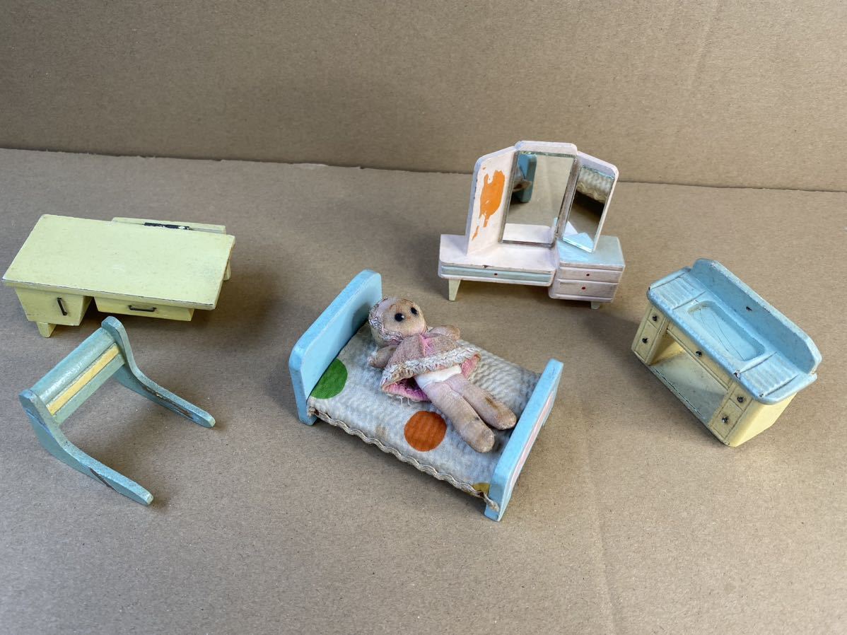 ヘロヘロ人形 ① 難あり おままごと ミニチュア家具 昭和レトロ ベッド