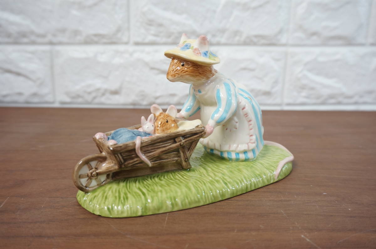ロイヤルドルトン ブランブリーヘッジ祭り① 未使用保管品 フィギュ
