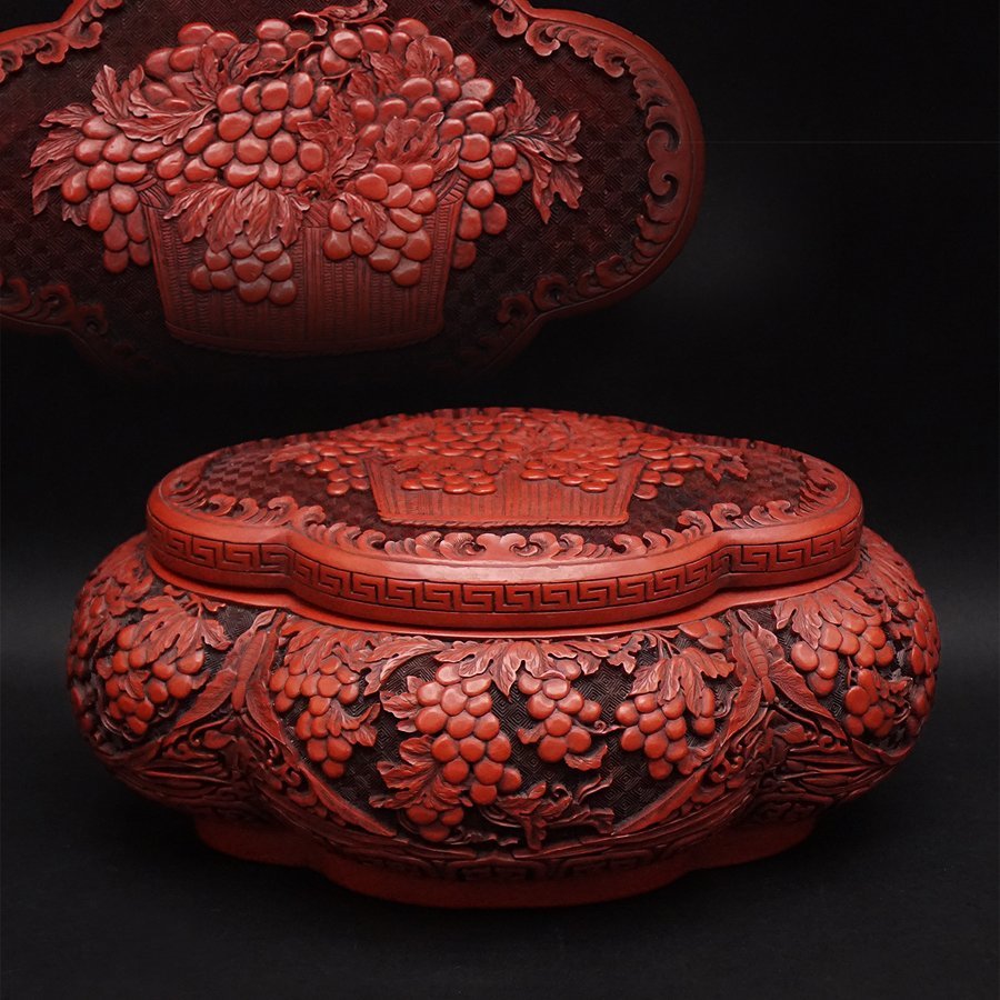 中国美術中国古玩喰籠菓子器香合堆朱時代骨董唐物年代物時代物華紋花紋