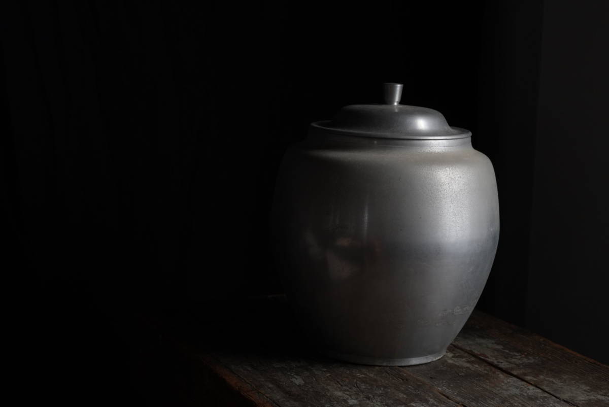 古いアルミ製の火消壺 火消し壺 炭壺 / 日本 / 古家具 古道具 古物 アンティーク 火鉢 茶道具 炭篭 炭入