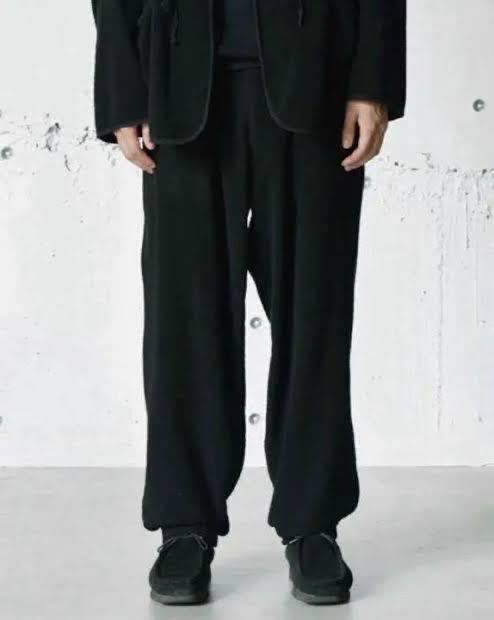 美品 タグ有り COMOLI シルクパイル ドローストリングパンツ 美品 タグ有り COMOLI シルクパイル ドローストリングパンツ