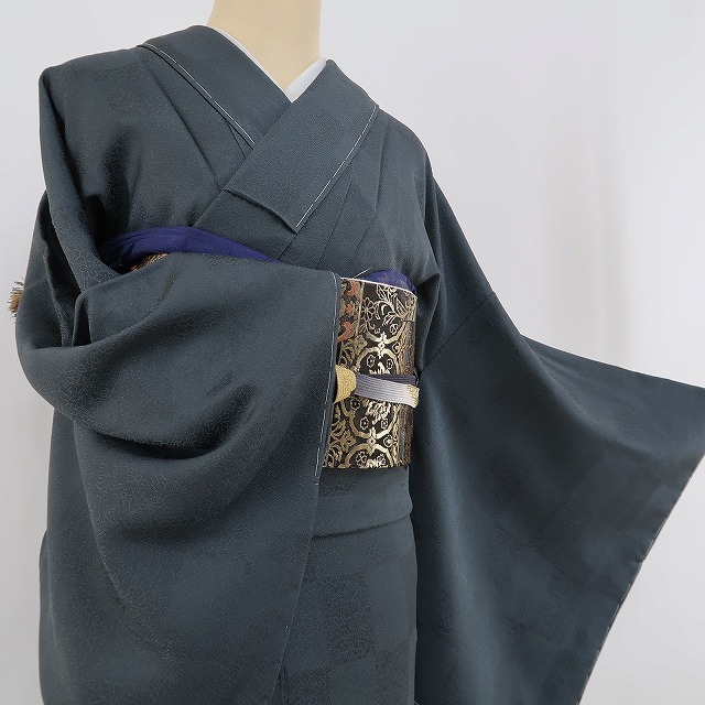ゆめsaku2 新品 さが美謹製“息を潜めて地紋を刻み色の余韻に身を焦がす”着物 仕付け糸付 色無地 1194 1