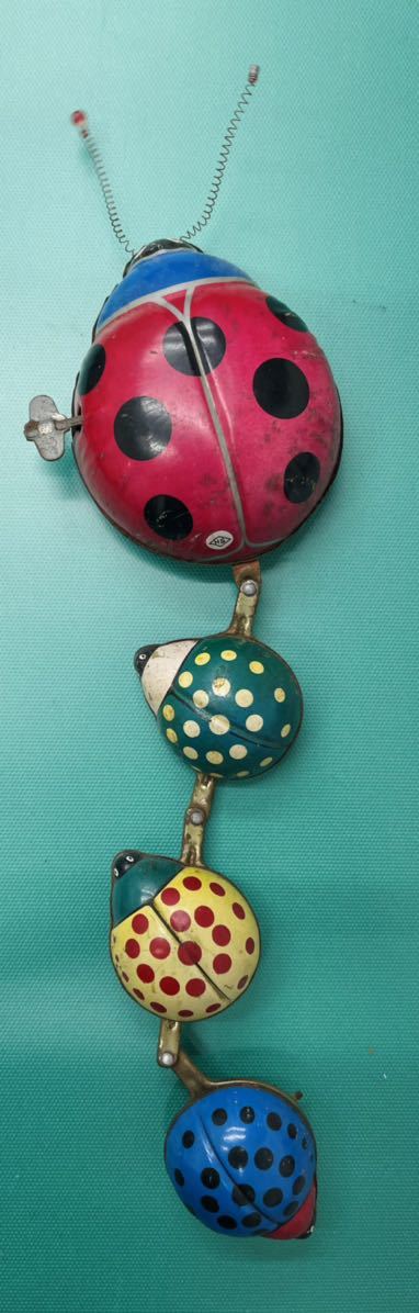 1945〜1950年代　ヴィンテージ　古いブリキ ゼンマイ てんとう虫の親子　戦後のおもちゃ　裏は空き缶利用　当時物ブリキのおもちゃ_画像1