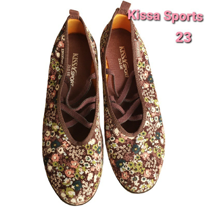 大変美品　KISSA SPORTS( 色味は写真４枚目 ) 可愛い花柄の定番シューズ　コンフォート