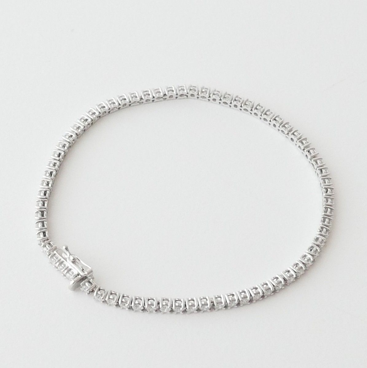 美品【TASAKI タサキ】K18WG ダイヤモンド 2 24ct フルダイヤ 美品【TASAKI タサキ】K18WG ダイヤモンド 2 24ct フルダイヤ