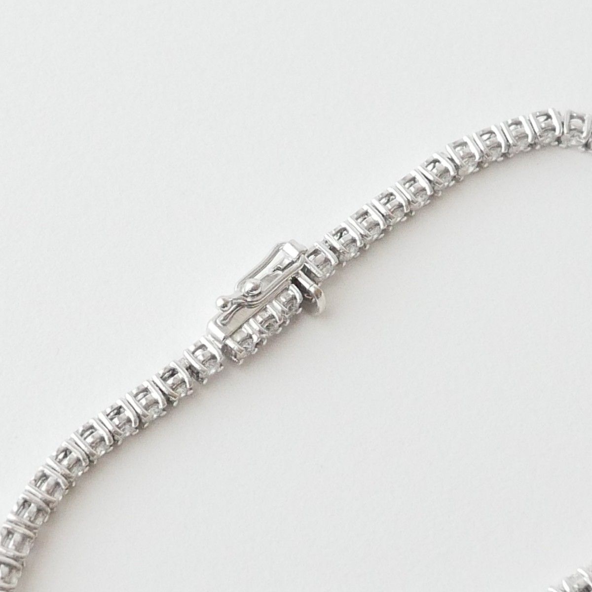 美品【TASAKI タサキ】K18WG ダイヤモンド 2 24ct フルダイヤ 美品【TASAKI タサキ】K18WG ダイヤモンド 2 24ct フルダイヤ