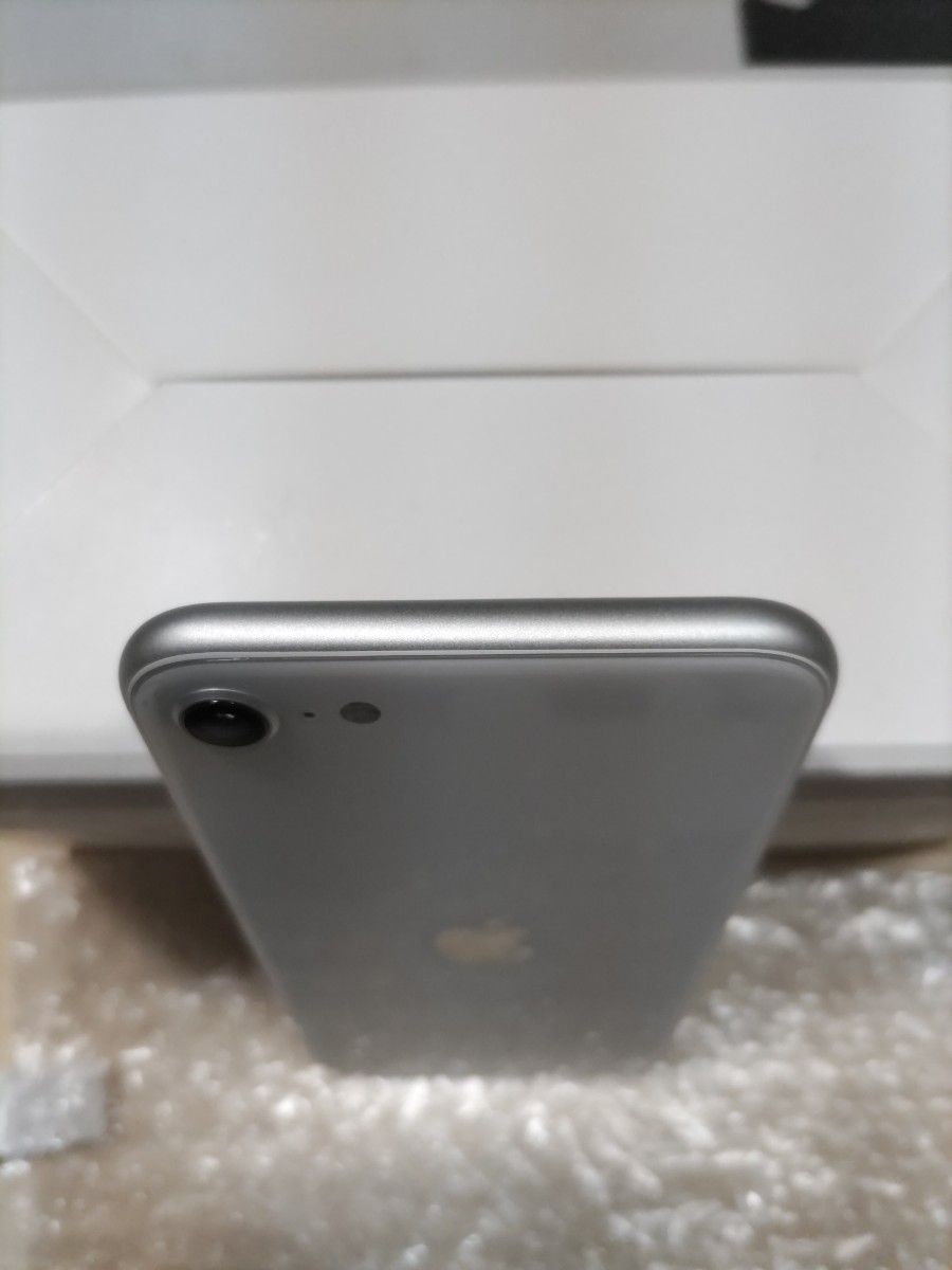 iPhone SE 第2世代 64GB SIMフリー 本体 バッテリー100％｜PayPayフリマ