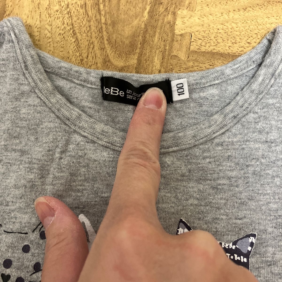 BEBE 長袖Tシャツ　ロンT トップス　猫柄 90 100センチ