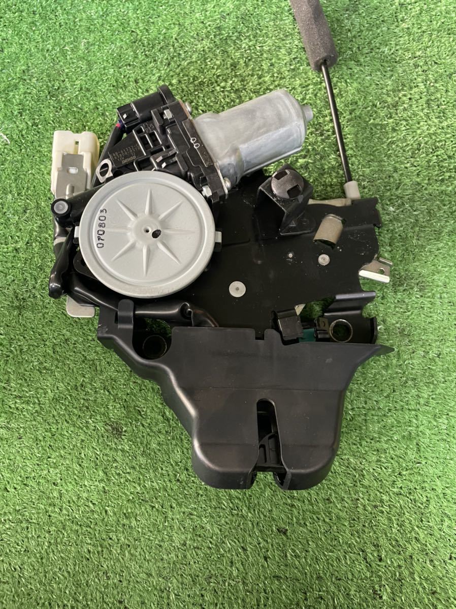 15 Lexus USF40 LS460 багажник легкое закрывание двери motor P-55