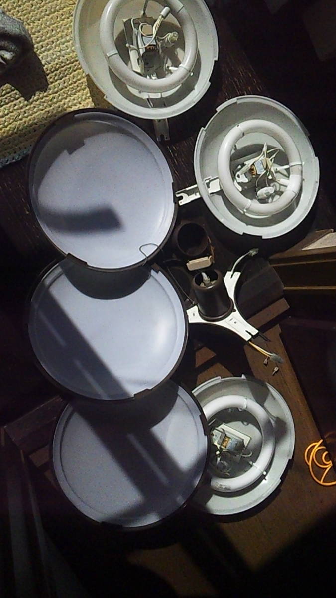 蛍光灯　シーリングライト　30型3本　大きさ中心から43cm　中古　パーツ折れ複数あり_画像5