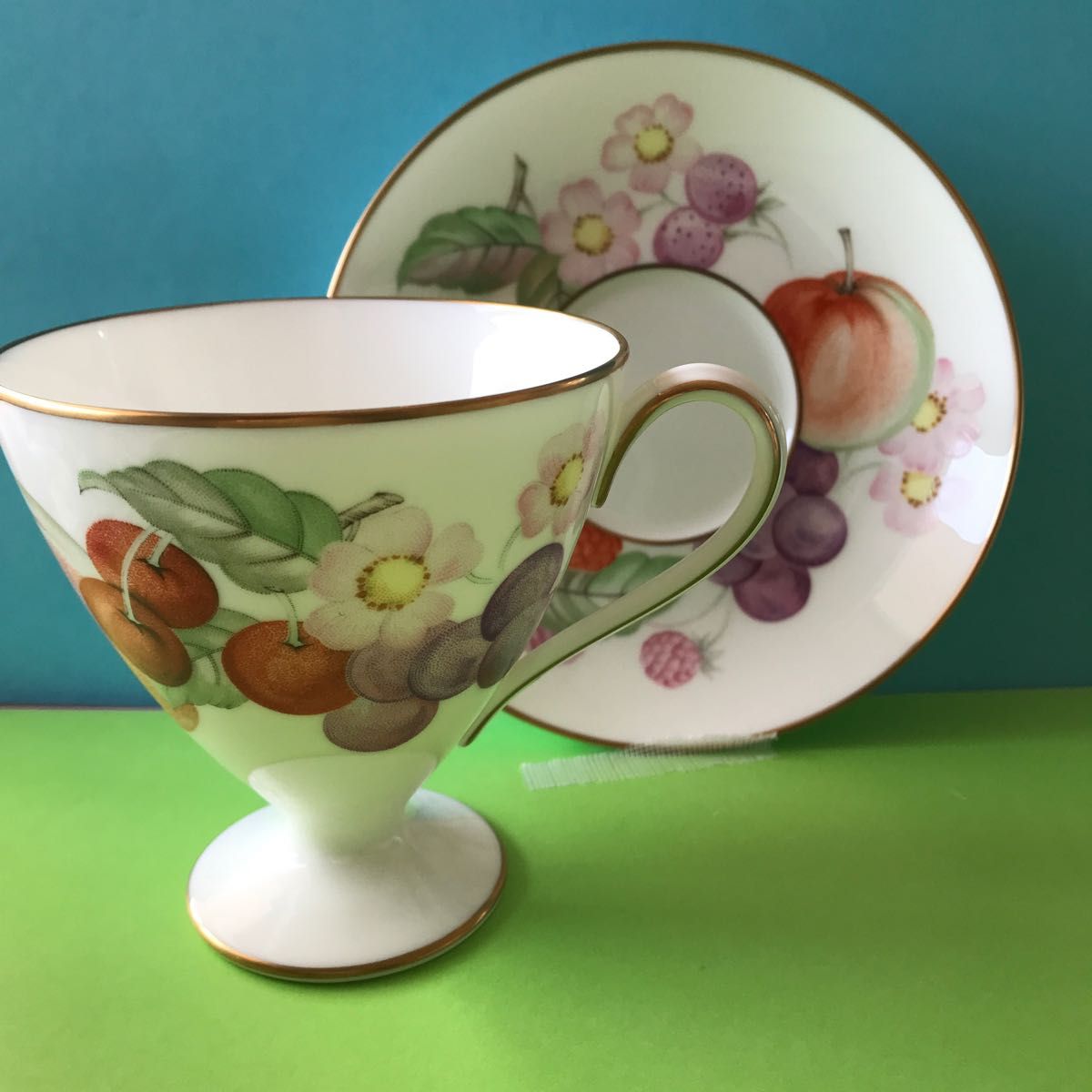 ノリタケ Noritake 高級ラインのカップ 柄違い2客セット 廃盤 ノリタケ Noritake 高級ラインのカップ 柄違い2客セット 廃盤